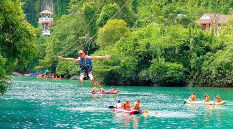 Develop tourism so that Phong Nha - Ke Bang National Park becomes an attractive tourist destination for domestic and foreign tourists. Photo: HT.