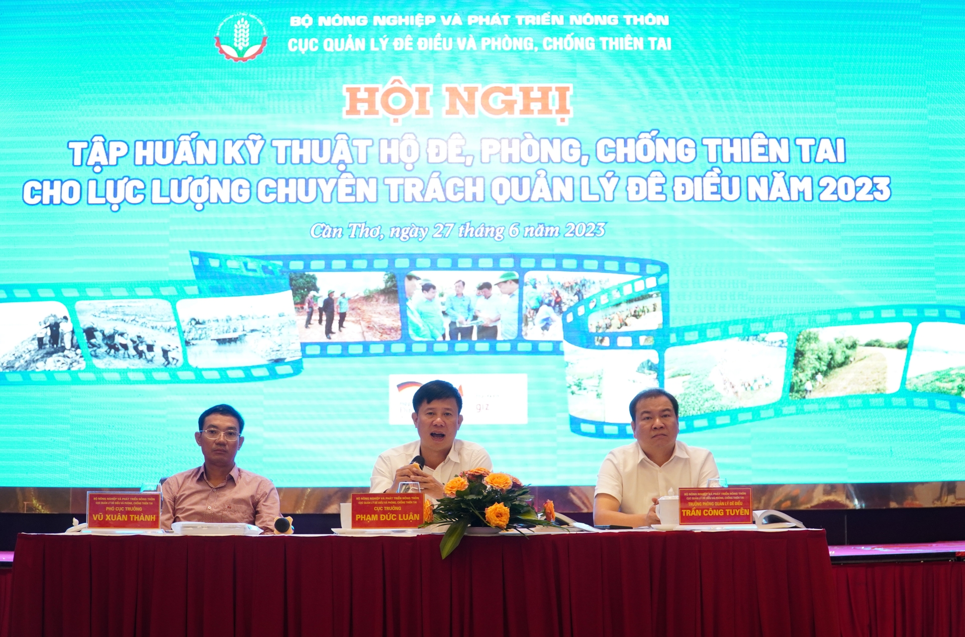 Hội nghị tập huấn kỹ thuật hộ đê, phòng chống thiên tai cho lực lượng chuyên trách quản lý đê điều năm 2023. Ảnh: Kim Anh.