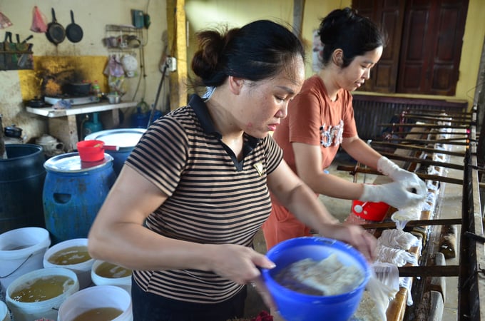 A majority of tofu workshops use imported soybeans. Photo: Duong Dinh Tuong.