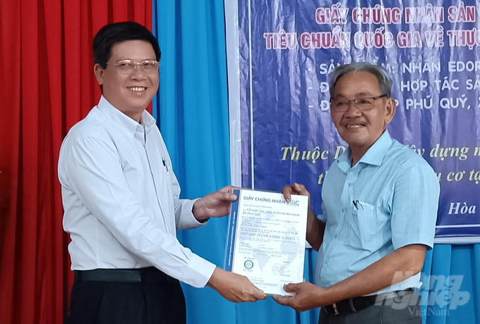 Tổ hợp tác sản xuất nhãn Edor ấp Phú Quý (xã Hòa Hiệp, huyện Xuyên Mộc) được cấp giấy chứng nhận VietGAP. Ảnh: Minh Sáng.