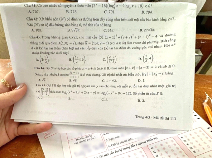 Hình ảnh đề thi môn Toán bị lộ ra là mã đề 113, từ câu 41 đến câu 45.