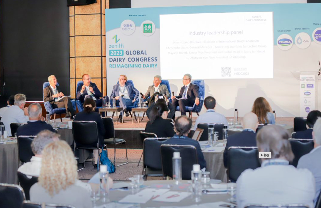 The 2023 Global Dairy Congress in London saw the participation of over 200 representatives from leading organizations, units and experts in the global dairy industry. Photo: Duc Trung.