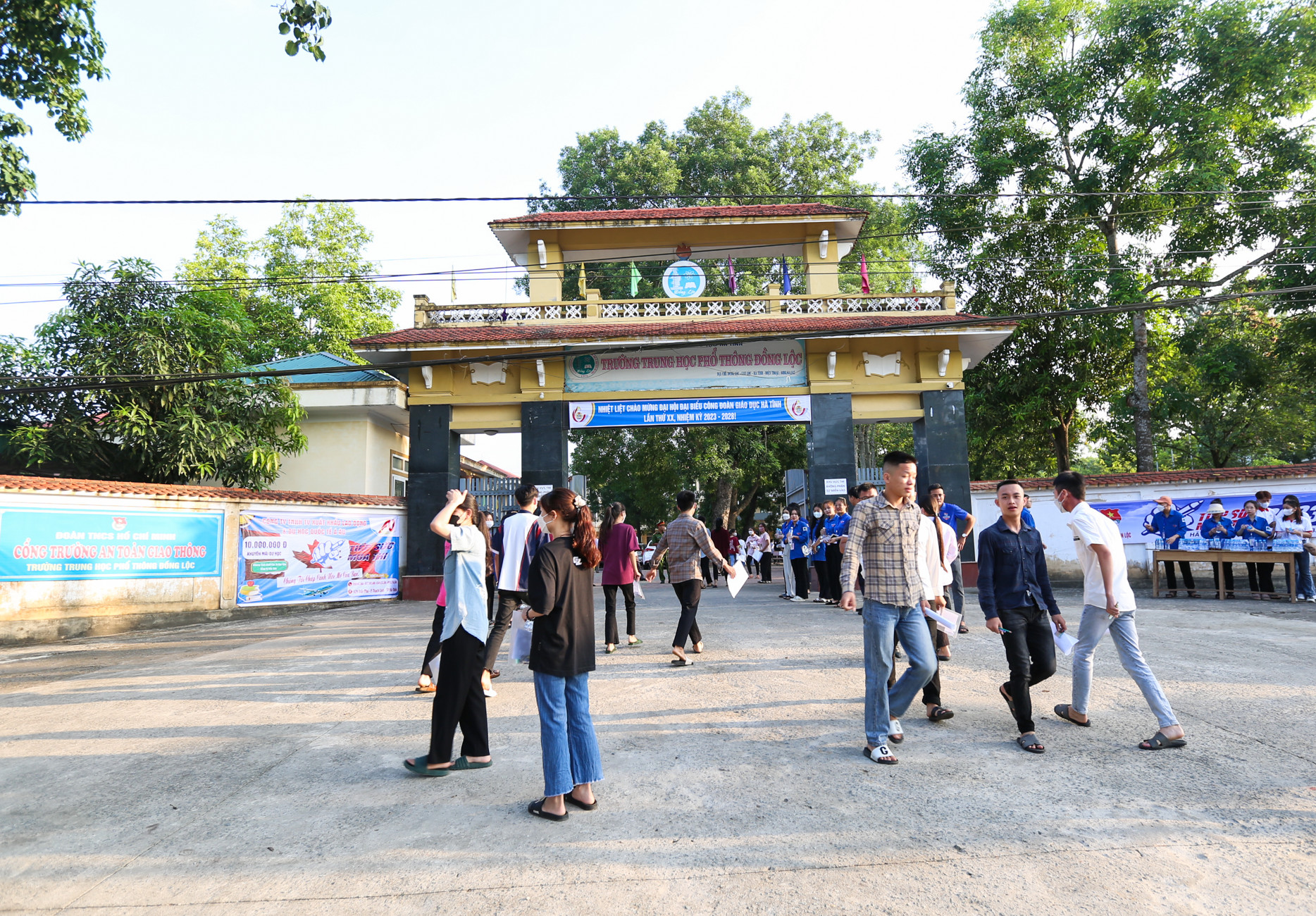 Vị Trưởng thôn tham gia kỳ thi tại điểm trường THPT Đồng Lộc, huyện Can Lộc.