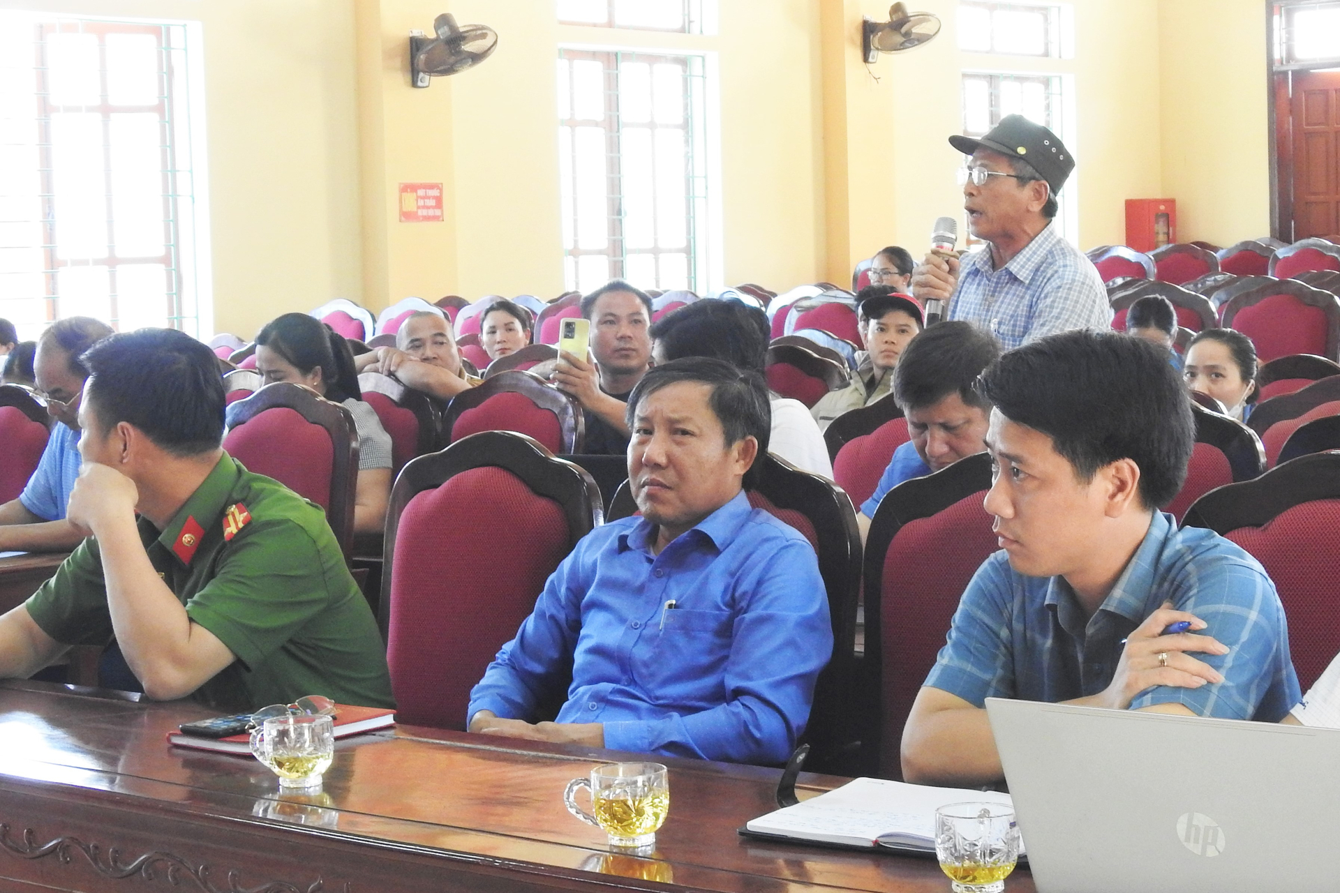 Ông Võ Viết Hải kiến nghị Hội đồng bồi thường, GPMB huyện Can Lộc làm rõ 5 ý kiến gia đình ông còn băn khoăn. Ảnh: Thanh Nga.