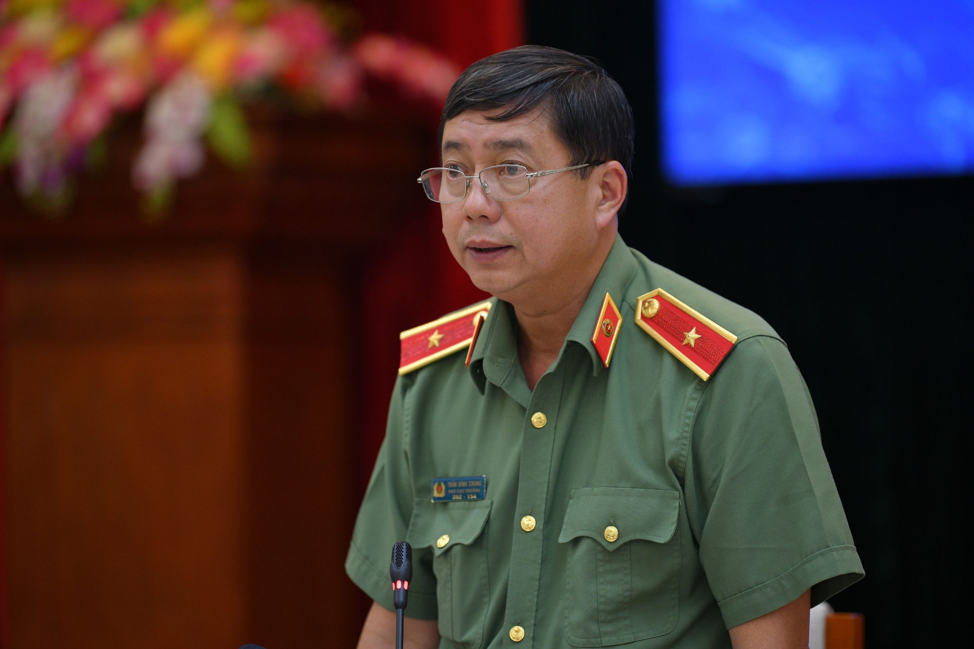 Thiếu tướng Trần Đình Chung thông tin về 2 trường hợp làm lộ đề thi tại cuộc họp.