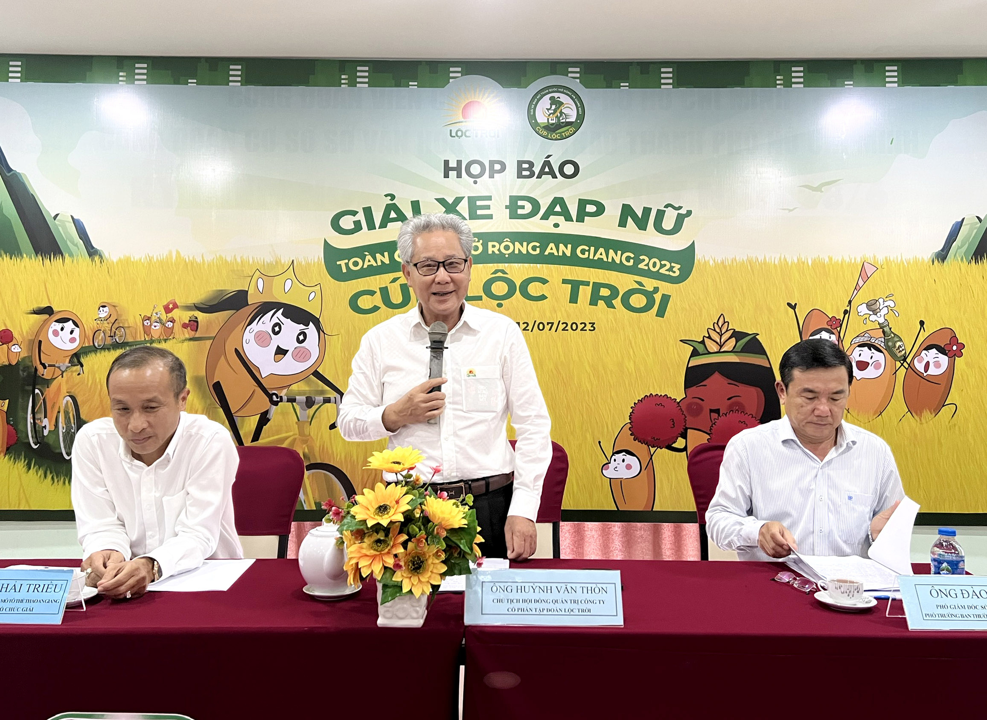 Ông Huỳnh Văn Thòn, Chủ tịch HĐQT Tập đoàn Lộc Trời chia sẻ tại buổi họp báo.