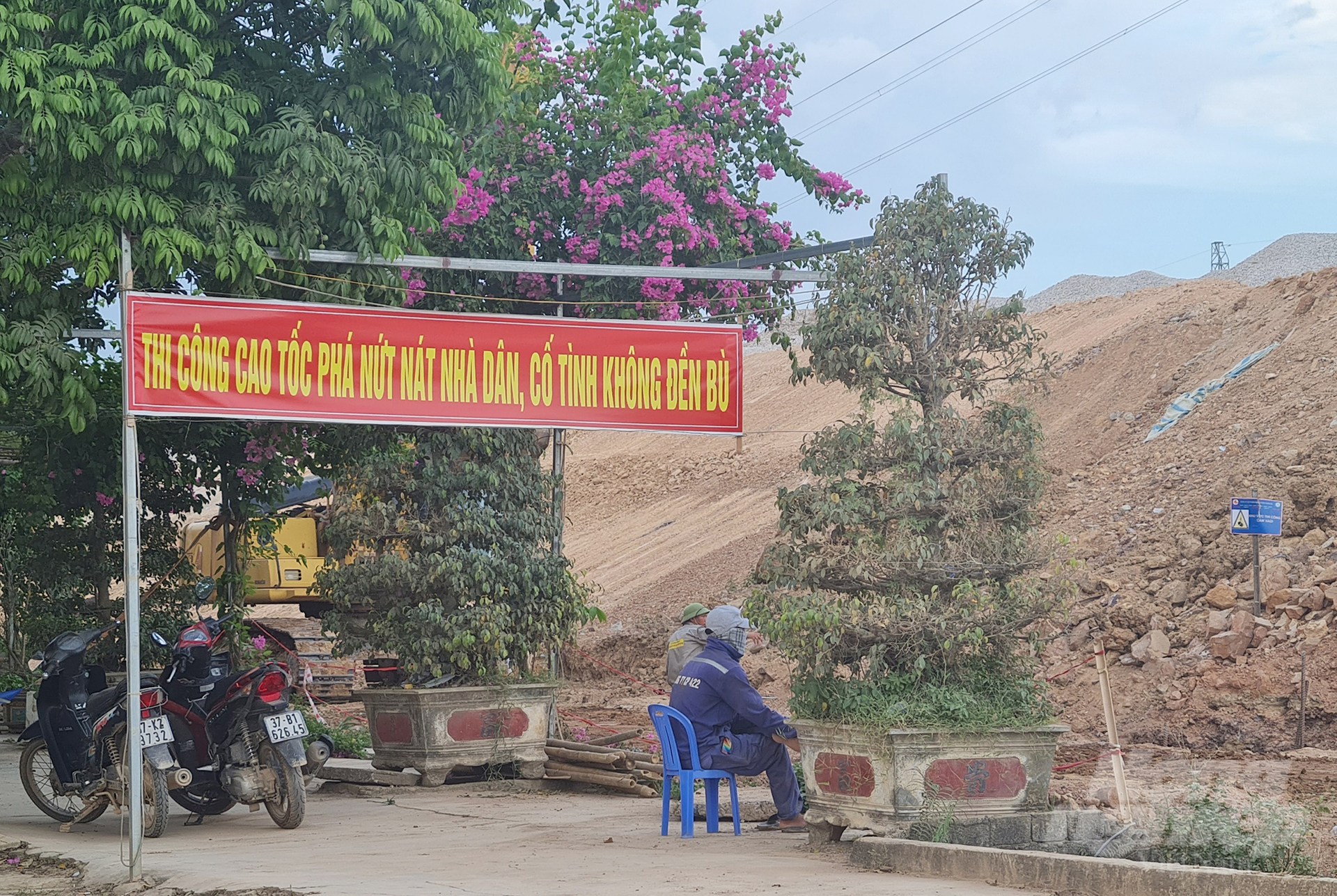 Công tác giải phóng mặt bằng của dự án Cao tốc Bắc - Nam tại Nghệ An chưa trôi chảy. Ảnh: An Khôi.