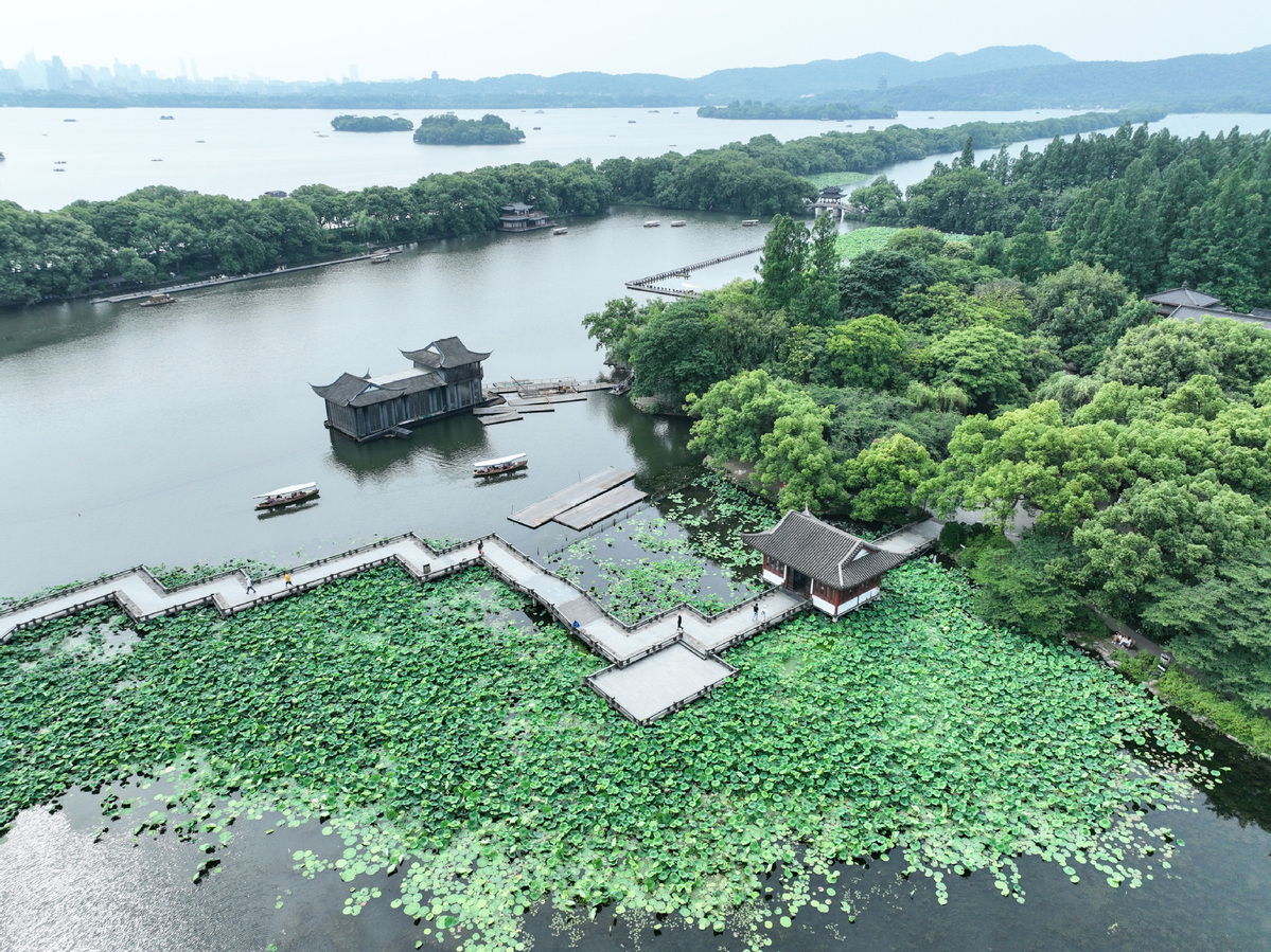 Tây Hồ ở Hàng Châu, tỉnh Chiết Giang nhìn từ trên cao.