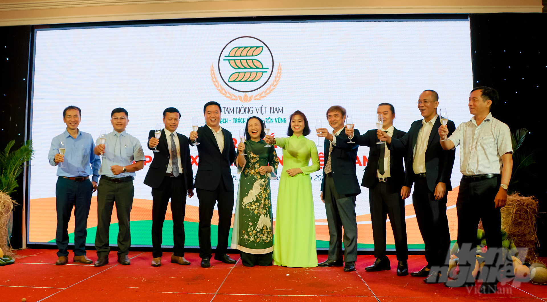 Launching ceremony of Vietnam Tam Nong Cooperative. Photo: Le Binh.