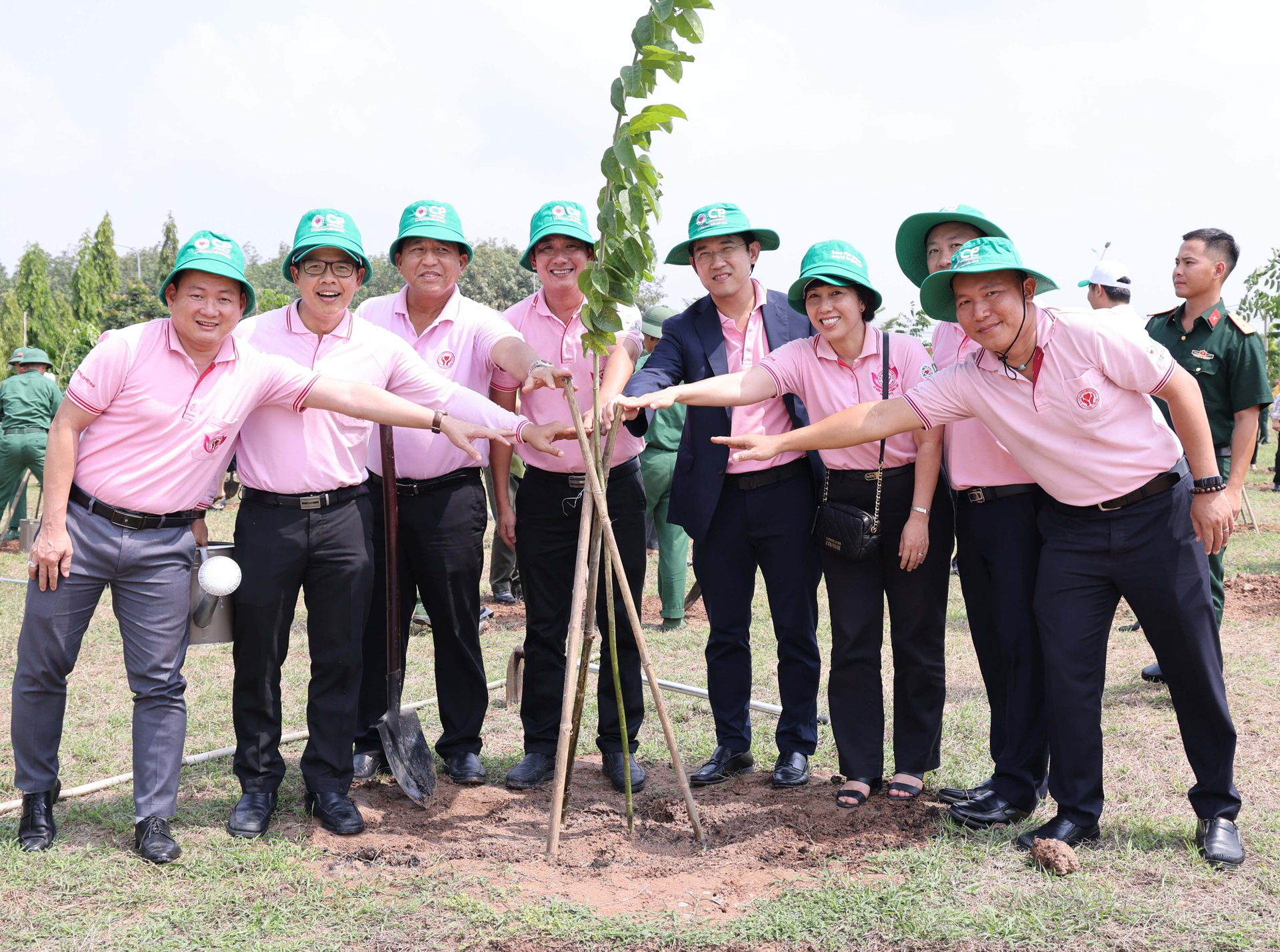 C.P. Việt Nam đang triển khai trồng 1,5 triệu cây xanh trên cả nước. Ảnh: Thanh Sơn.