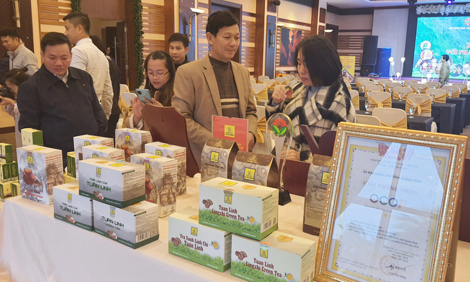 OCOP products being introduced and experiencing an increase in orders on the e-commerce exchange help farmers acquire more business opportunities. Photo: Tam Phung.