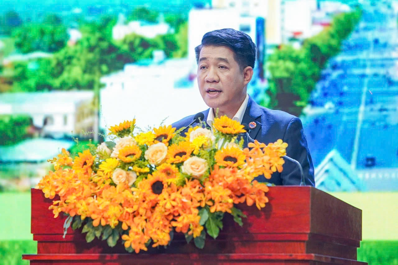 Ông Vũ Mạnh Hùng, Chủ tịch HĐQT kiêm Tổng giám đốc Tập đoàn Hùng Nhơn cho biết, mục tiêu của dự án Khu chăn nuôi ứng dụng công nghệ cao DHN Tây Ninh là sản xuất giống gia cầm và chăn nuôi gà với quy mô 20 triệu quả trứng/năm. Ảnh: HN.