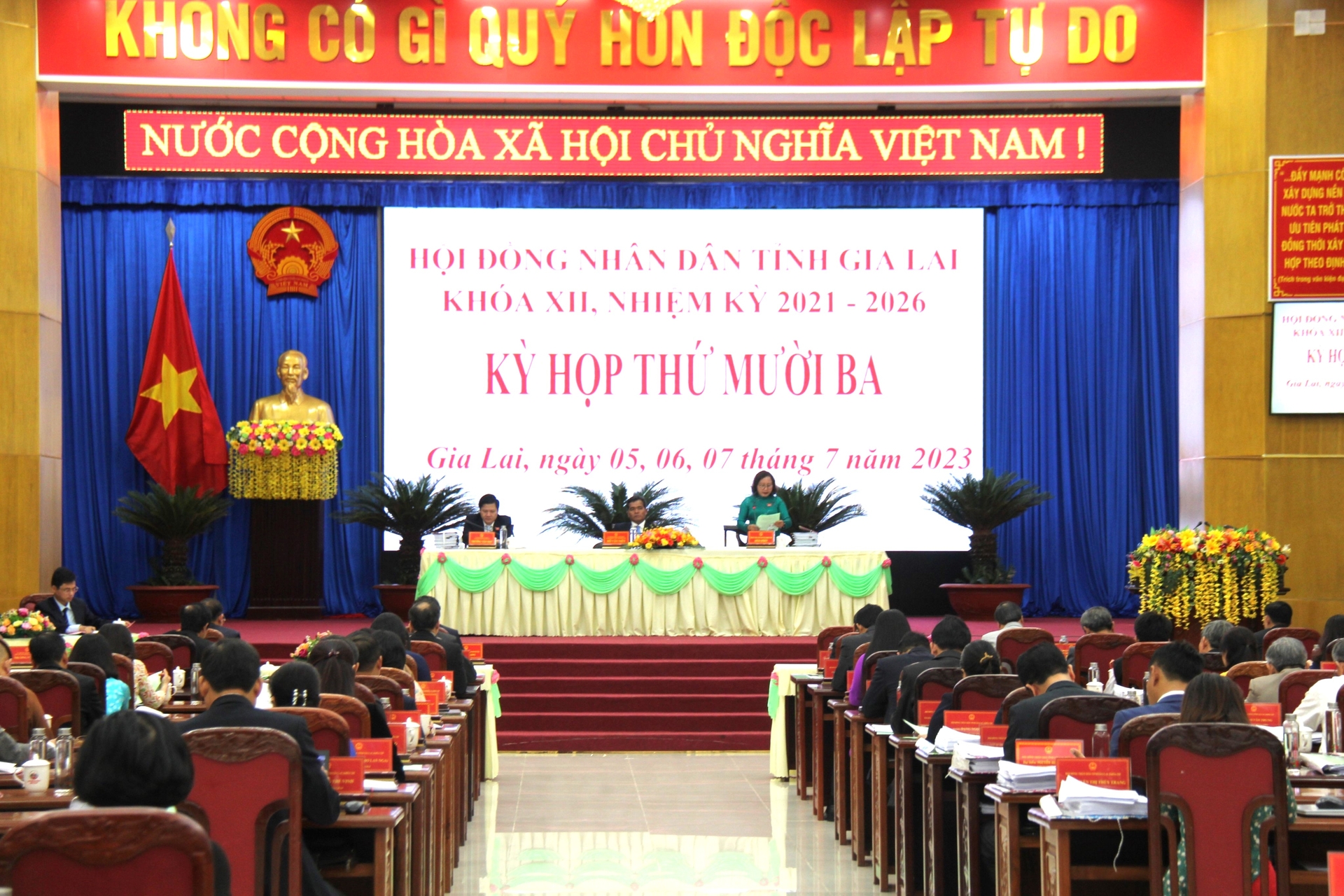 Khai mạc kỳ họp thứ 13 HĐND tỉnh Gia Lai khóa XII, nhiệm kỳ 2021 - 2026. Ảnh: Đăng Lâm.