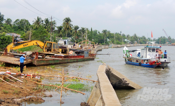 Mr. Nguyen Huu Thien the arbitrary construction of embankments can lead to a shortage of fund. Photo: Le Hoang Vu.