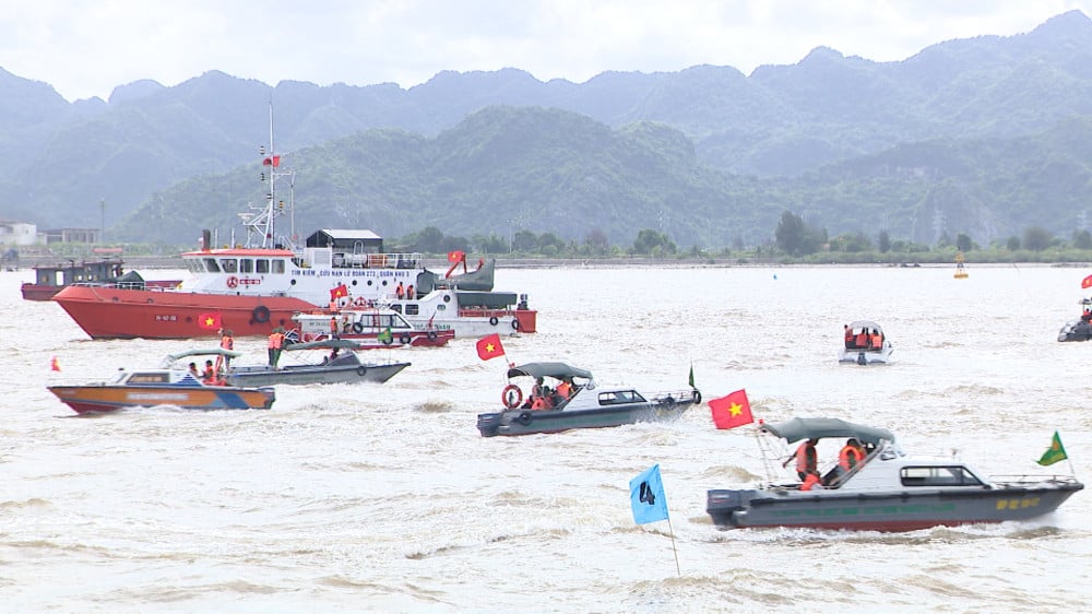 A drill with more than 1,300 participants to counter super typhoons was held in Hai Phong on July 7, 2023. Photo: Dinh Muoi.