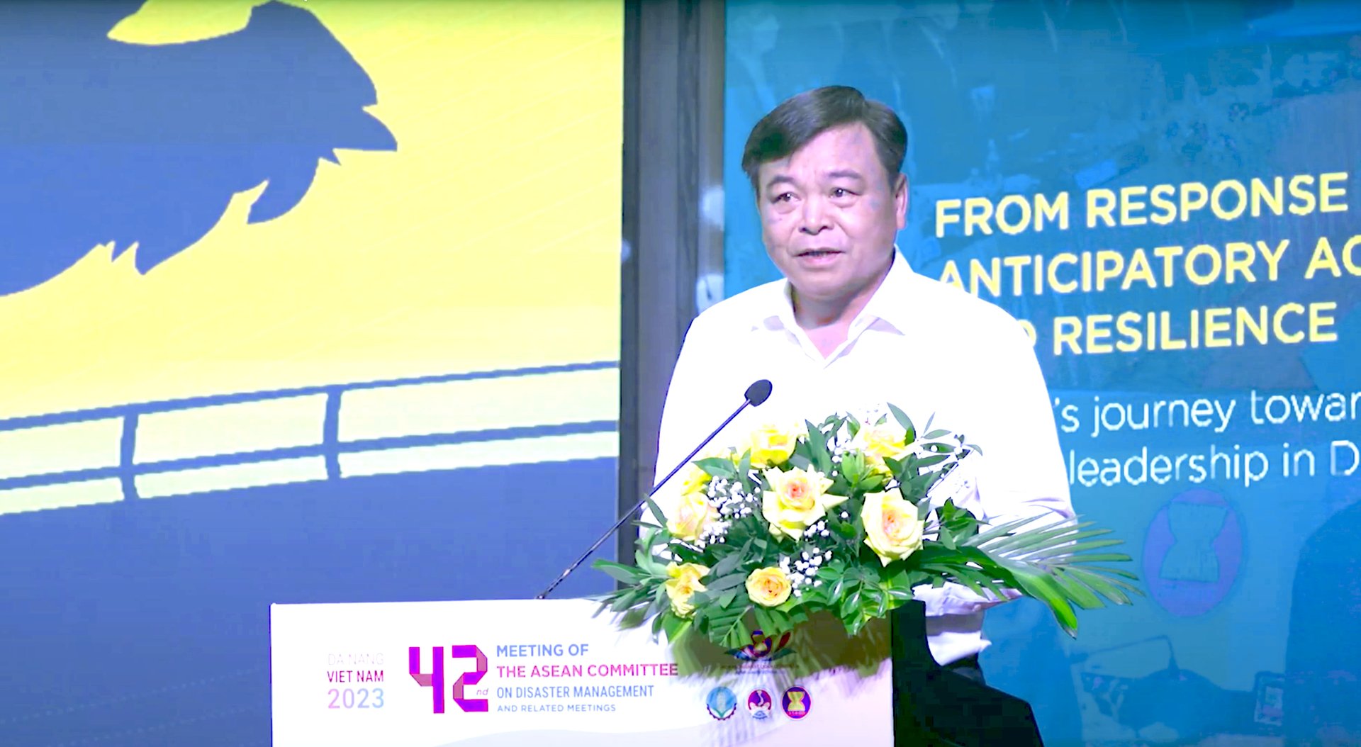 Mr. Nguyen Hoang Hiep – MARD Deputy Minister and Deputy Head of the National Steering Committee for Natural Disaster Prevention and Control – delivers the opening speech at the 42nd ASEAN Committee Meeting on Disaster Management in Da Nang.
