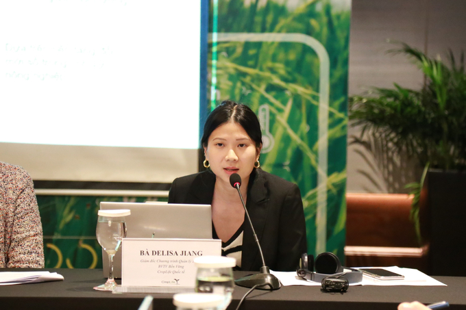 Bà Delisa Jiang - Giám đốc Chương trình SPMF trả lời câu hỏi báo chí về nội dung chương trình. Ảnh: Lâm Hùng.