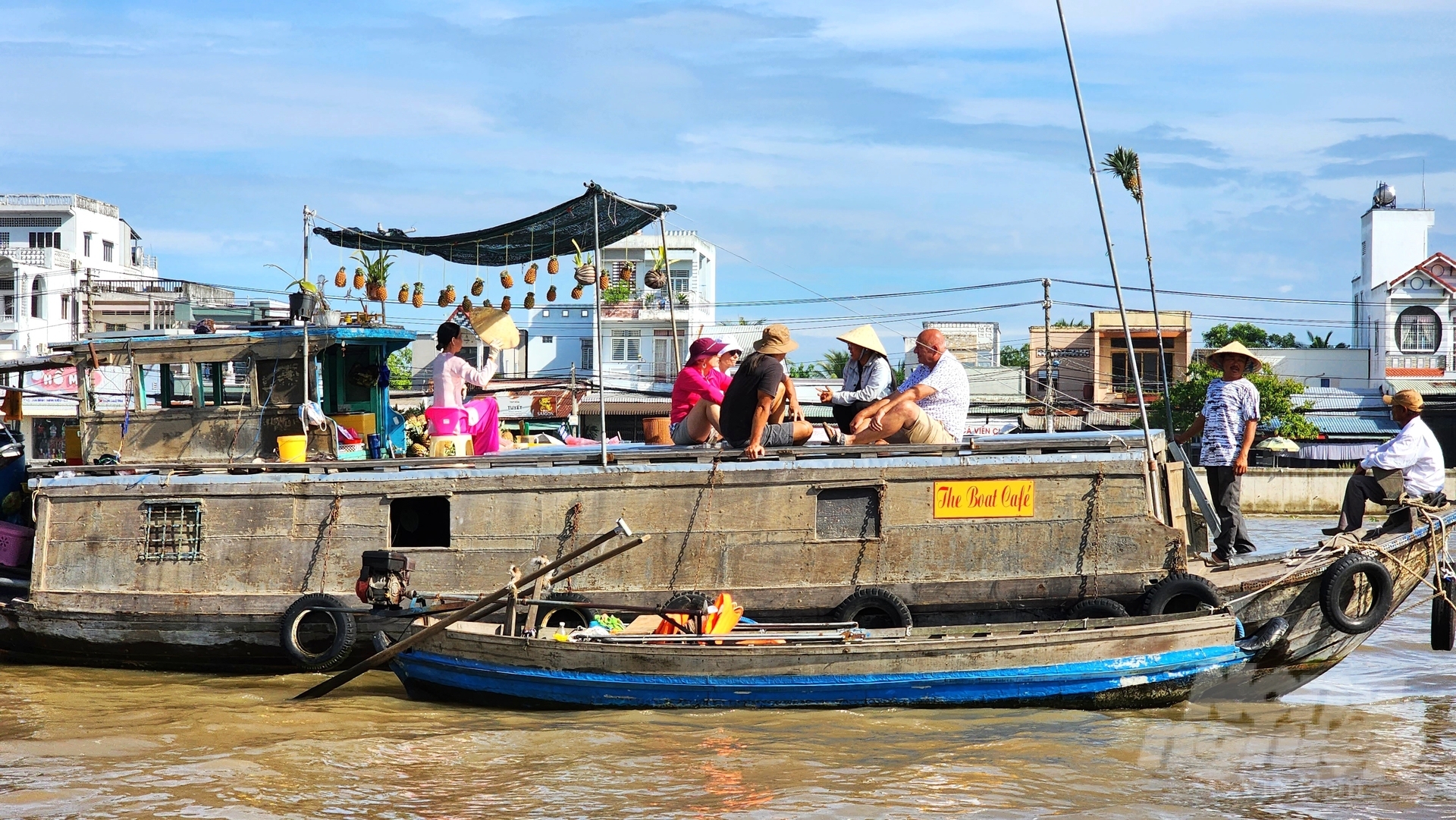 Ngày hội du lịch văn hóa chợ nổi Cái Răng trở thành sự kiện kết nối và gắn liền với đời sống sinh hoạt của người dân, góp phần giới thiệu, quảng bá đất và người Cần Thơ. Ảnh: Kim Anh.