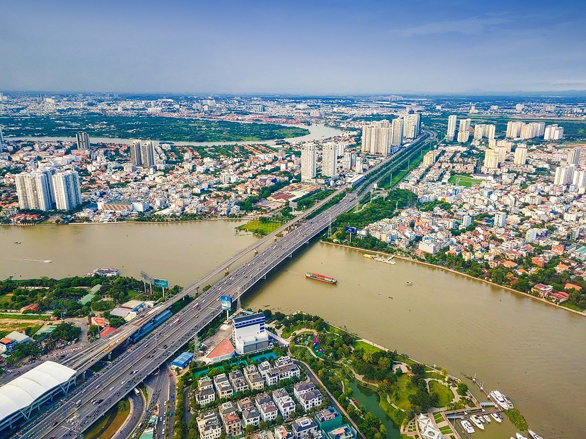 Xa lộ Hà Nội đoạn từ cầu Sài Gòn nhìn từ trên cao. Ảnh: Hữu Long.