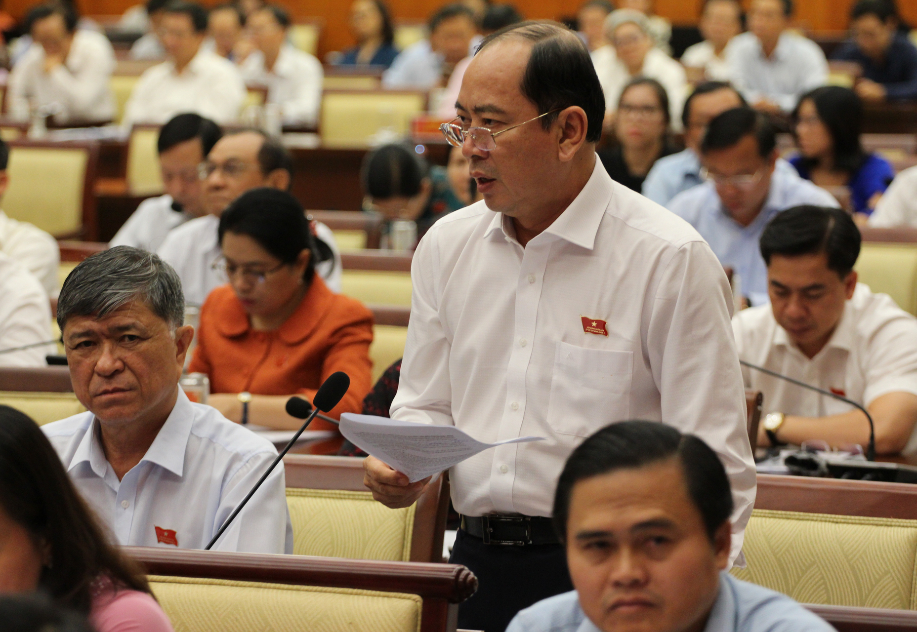 Giám đốc Sở Y tế TP.HCM Tăng Chí Thượng báo cáo tại kỳ họp HĐND TP.HCM chiều 11/7. Ảnh: T.N.