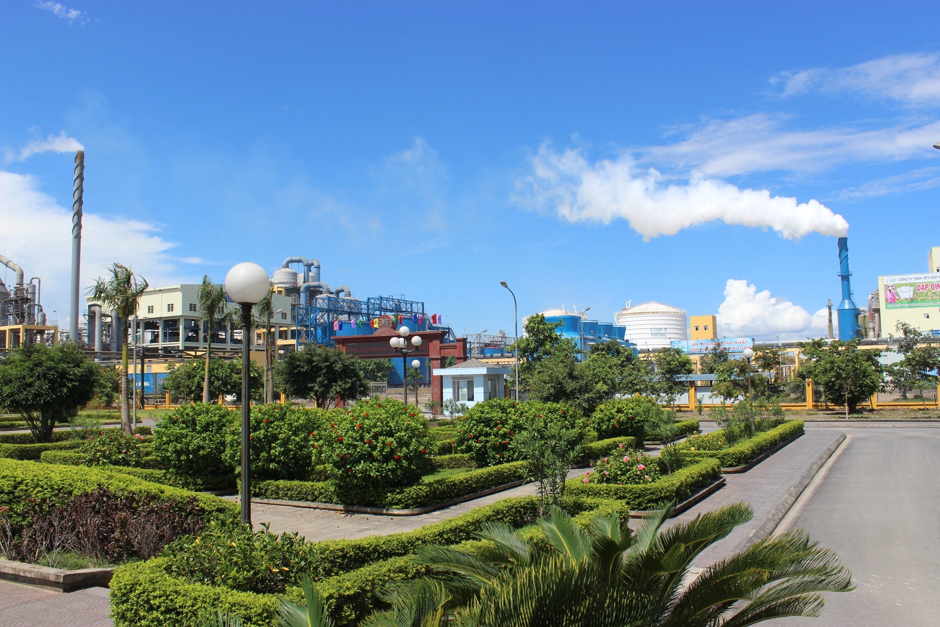 Nhà máy DAP Đình Vũ tọa lạc tại Khu kinh tế Đình Vũ, TP Hải Phòng.