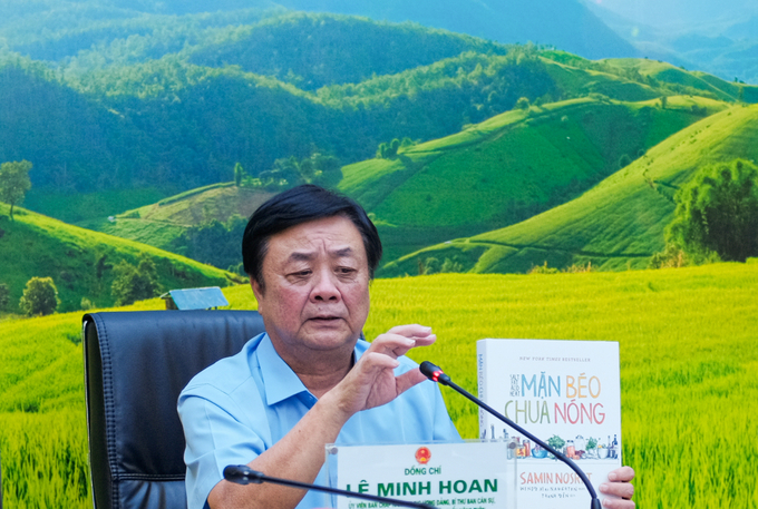 Bộ trưởng Lê Minh Hoan nói về giá trị tinh thần, văn hóa của hương vị muối. Ảnh: Quỳnh Chi.