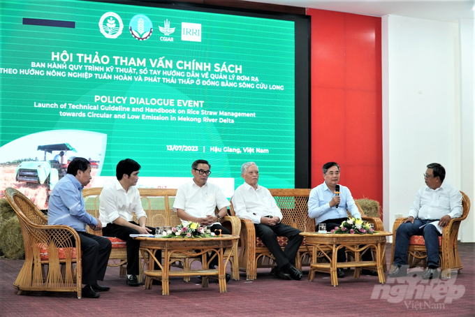 Delegates attended the workshop 'Policy Consultation Session on Rice Straw Management towards circular and low-emissions agriculture'. Photo: Hoang Vu.