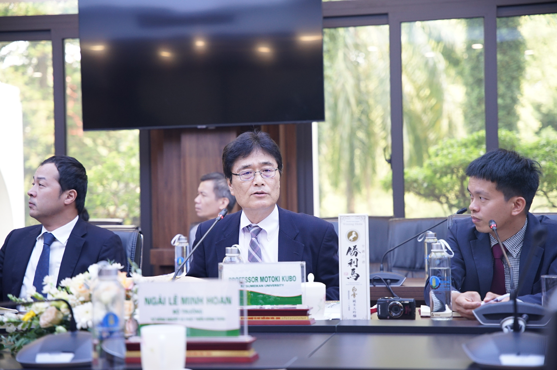 Prof. Motoki Kubo promises that the Japanese side will make every effort to effectively deploy SOFIX and SOFIX agricultural technologies in Vietnam and make this project a success.