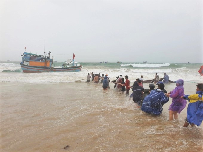 Thủ tướng Chính phủ yêu cầu các địa phương; Bộ, ngành, người dân... không đươc chủ quan, lơ là, khẩn trương triển khai công tác ứng phó với bão số 1. Ảnh: MH.