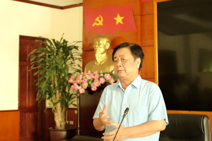 Bộ trưởng Lê Minh Hoan chủ trì Hội nghị Sơ kết 3 năm thực hiện Chương trình Mục tiêu quốc gia xây dựng nông thôn mới giai đoạn 2021-2025 sáng 17/7. Ảnh: Quỳnh Chi.