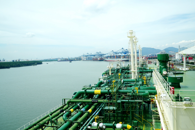 Chuyến tàu LNG đầu tiên cập cảng Việt Nam, đánh dấu sự kiện đầu tiên và quan trọng nhất trong lộ trình chuyển đổi năng lượng xanh của Tổng công ty Khí Việt Nam.