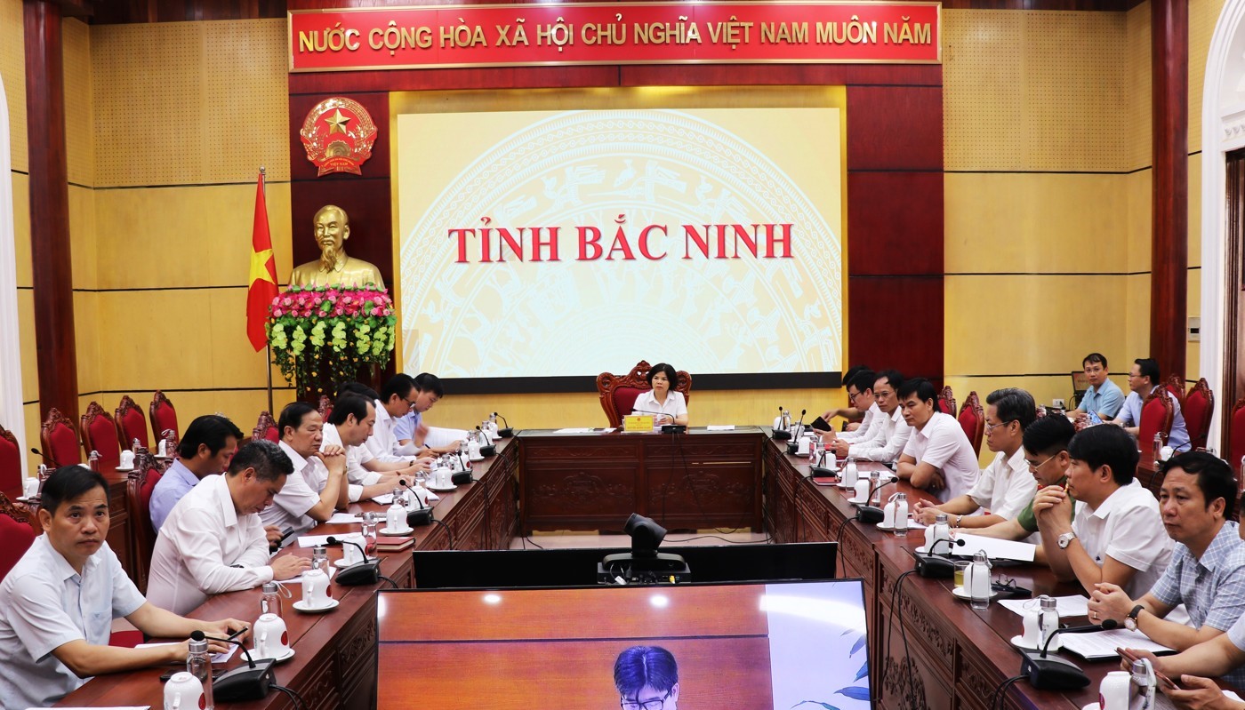 Chủ tịch UBND tỉnh Bắc Ninh Nguyễn Hương Giang tham dự và chủ trì Hội nghị sơ kết 3 năm thực hiện Chương trình mục tiêu Quốc gia xây dựng nông thôn mới giai đoạn 2021 - 2025 tại điểm cầu Bắc Ninh.