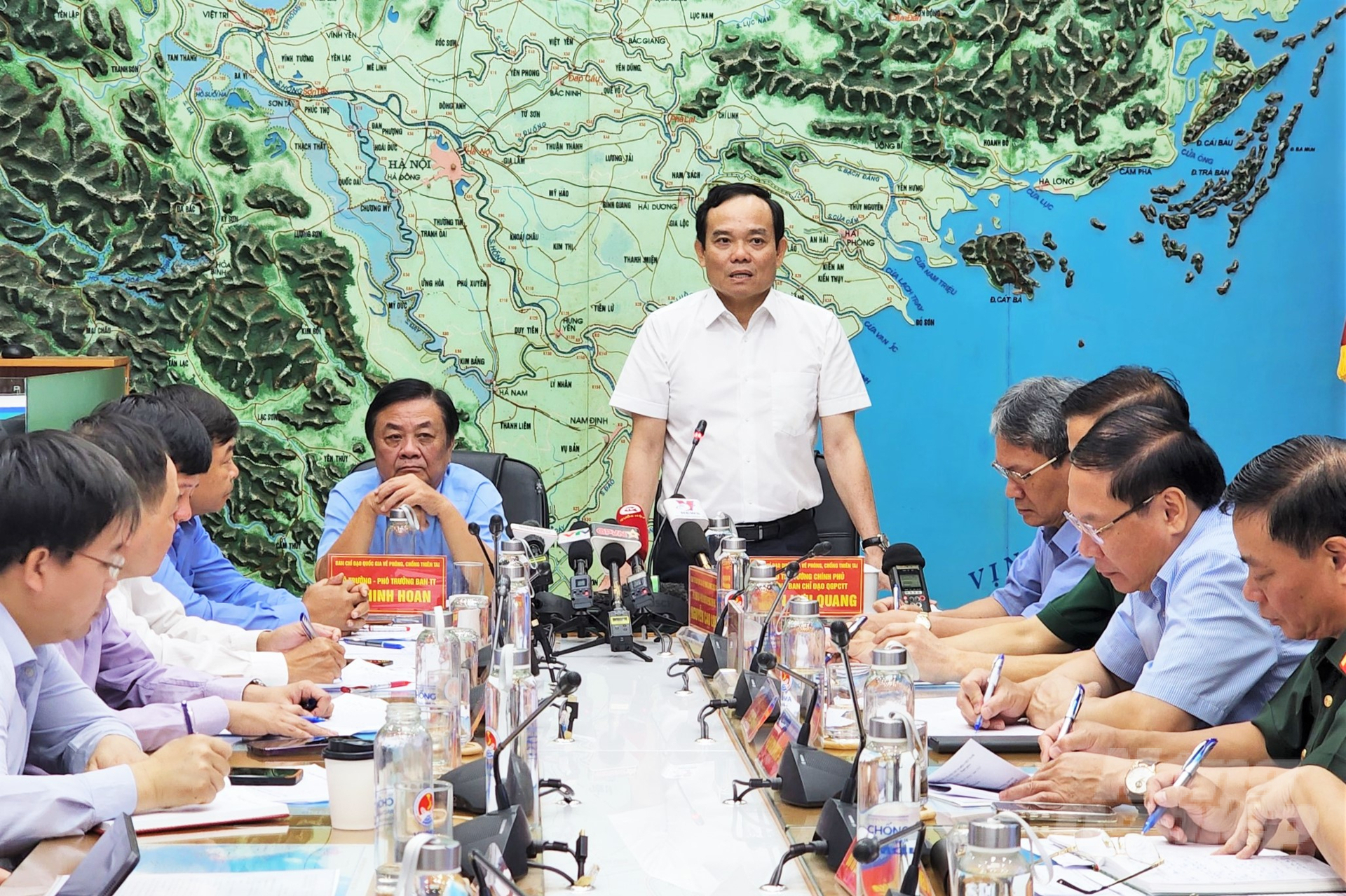 Phó Thủ tướng Chính phủ Trần Lưu Quang nhấn mạnh, kiên quyết không để xảy ra thiệt hại về người và giảm thiểu đến mức tối đa thiệt hại về tài sản. Ảnh: Trung Quân.