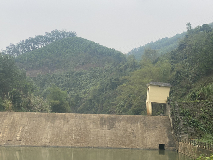 With limited resources, it is difficult for the budget of Bac Kan province to invest in repairing large dams. Photo: Ngoc Tu.