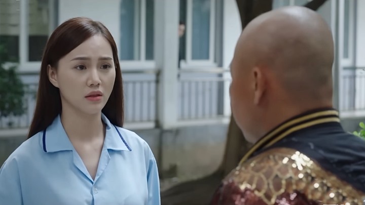 Hùng Lùn khuyên Mai Anh cảnh giác với ông Kình. Ảnh chụp màn hình