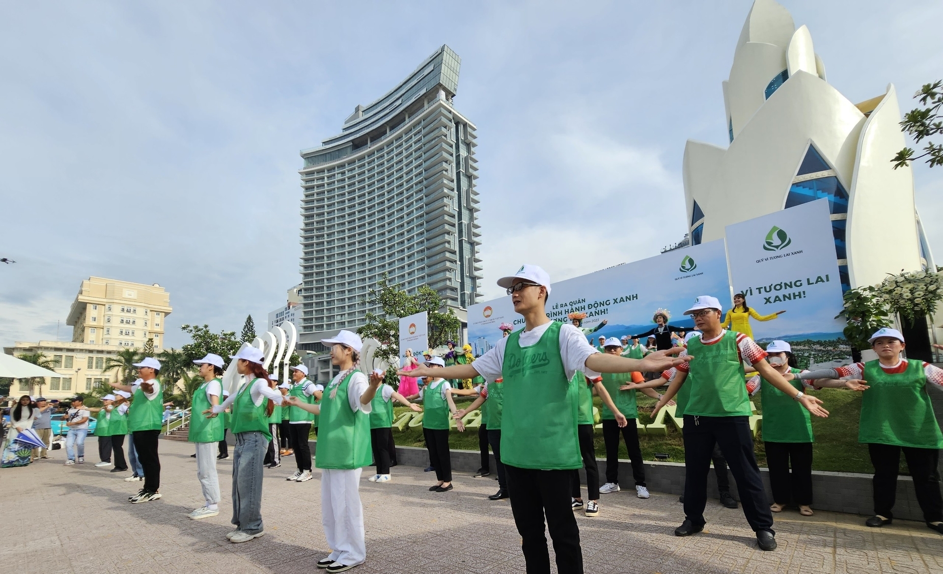 Khanh Hoa province calls on people and businesses to respond to 'Green Action - For a Green Future'. Photo: KS.