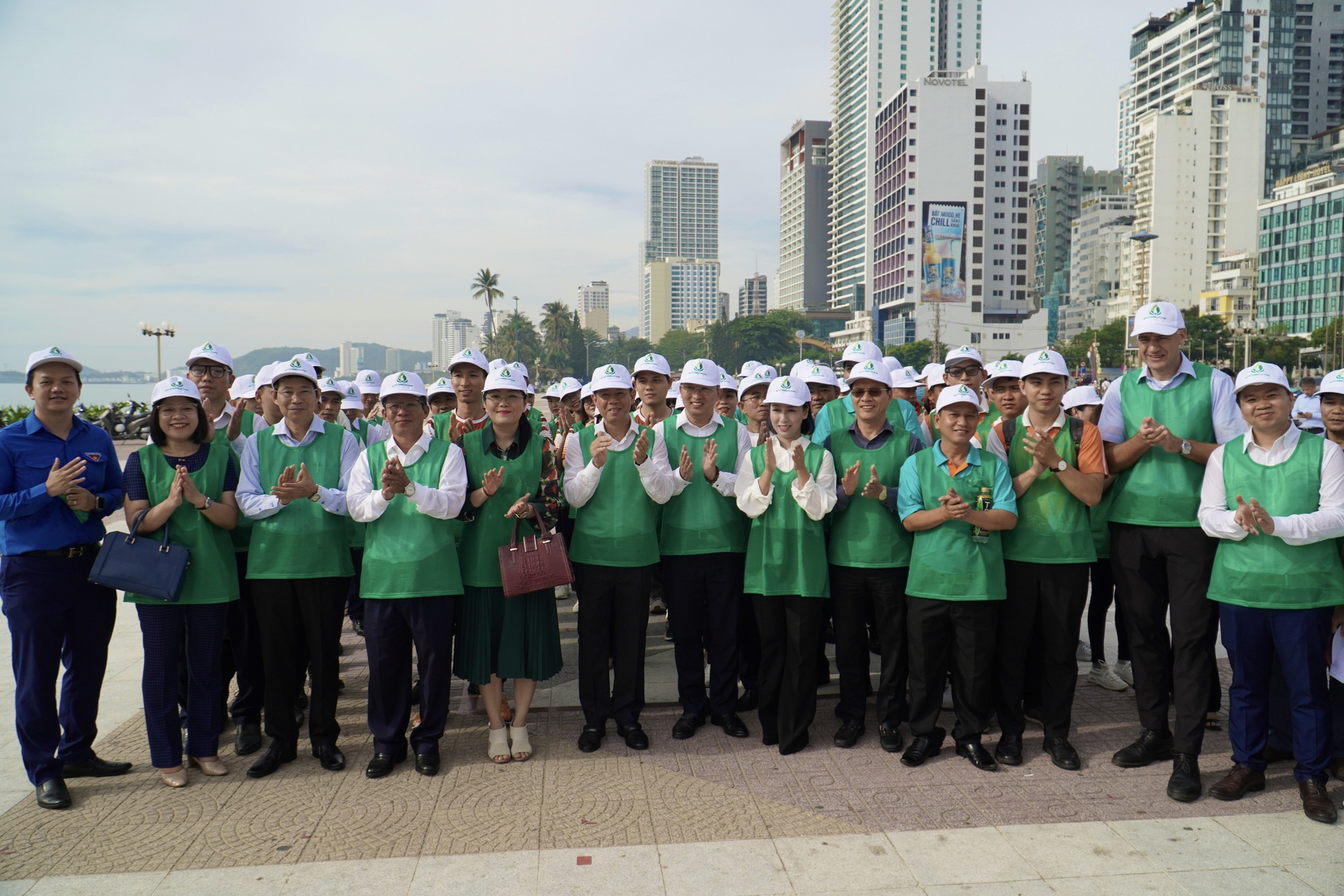 Khanh Hoa is powerfully launching the 'Green Action - For a Green Future' program. Photo: TN.