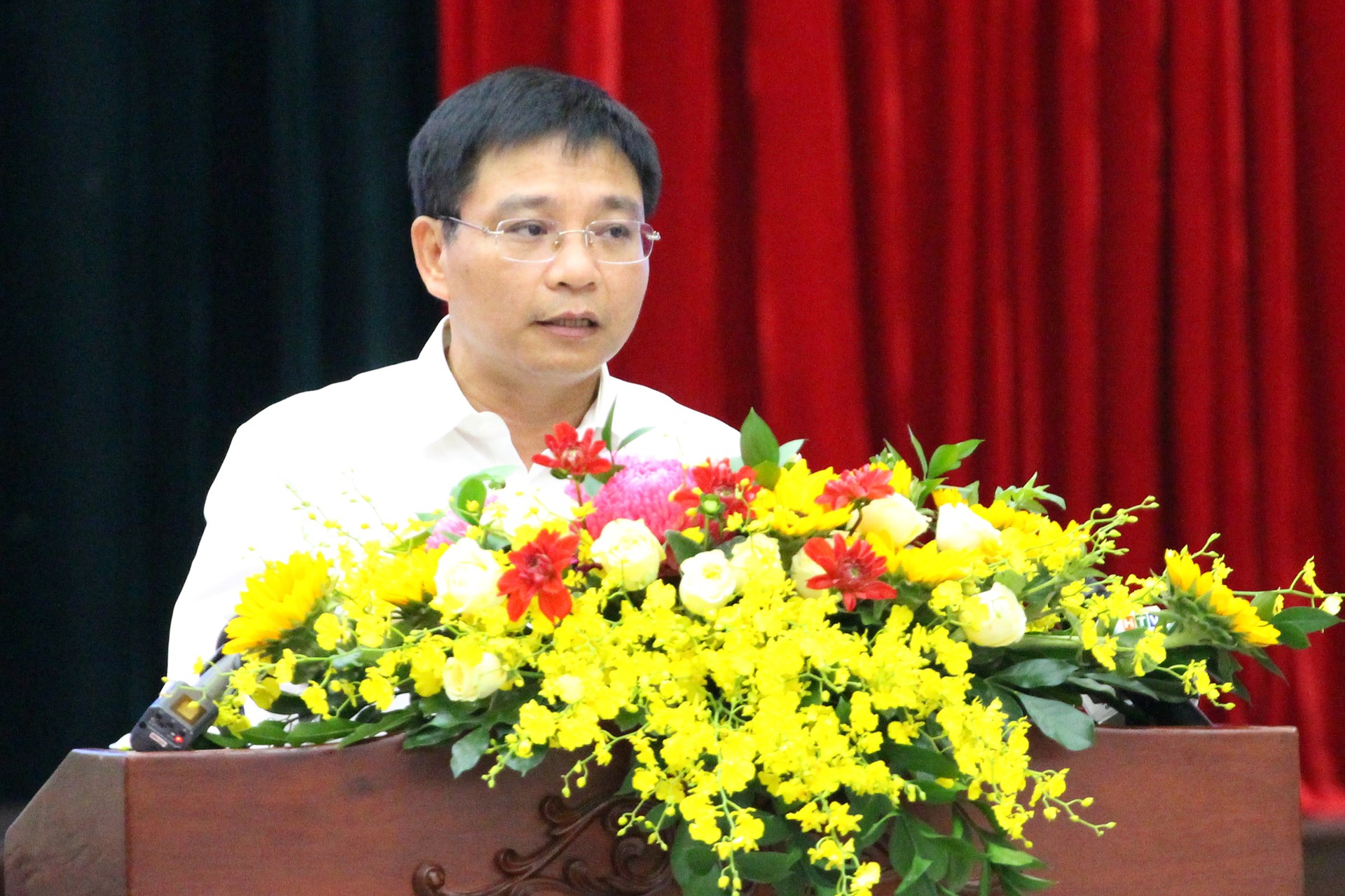 Minister of Transport Nguyen Van Thang reported the discussion. Photo: T.N.