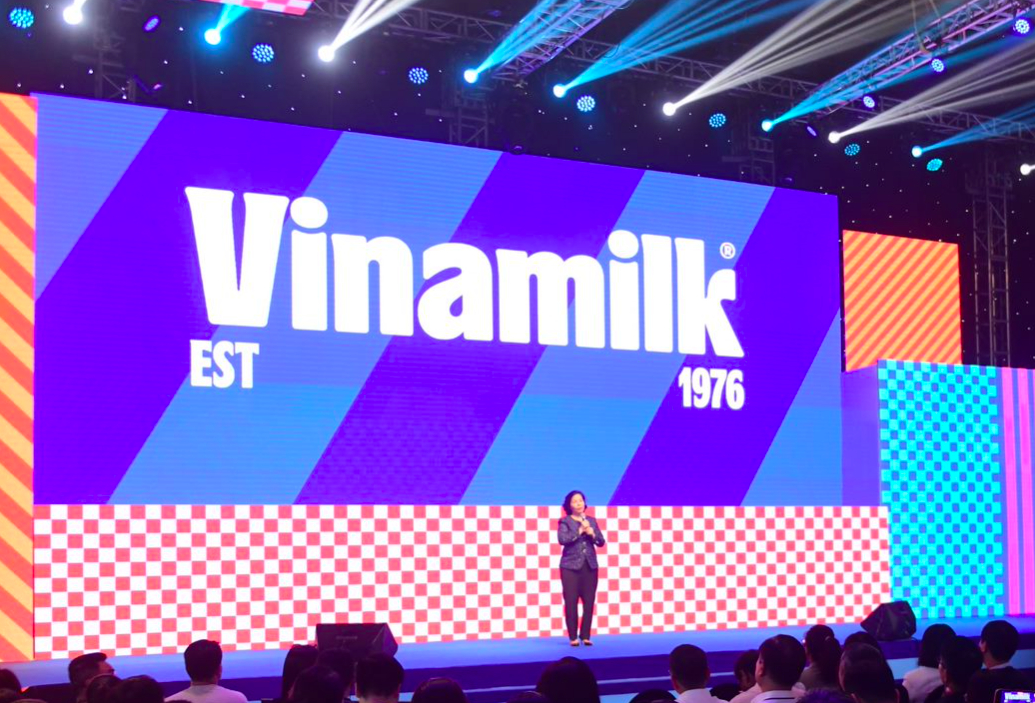 Bộ nhận diện thương hiệu mới của Vinamilk thể hiện một thế giới đầy màu sắc, trẻ trung.