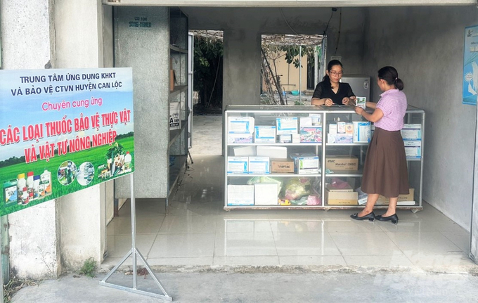 Nguồn thu từ kinh doanh dịch vụ quá ít ỏi nên mỗi năm huyện Can Lộc, Hà Tĩnh vẫn phải cấp bù 1,2 tỷ đồng chi trả thu nhập cho 16 biên chế của Trung tâm Ứng dụng Khoa học kỹ thuật và Bảo vệ cây trồng, vật nuôi. Ảnh: Việt Khánh.
