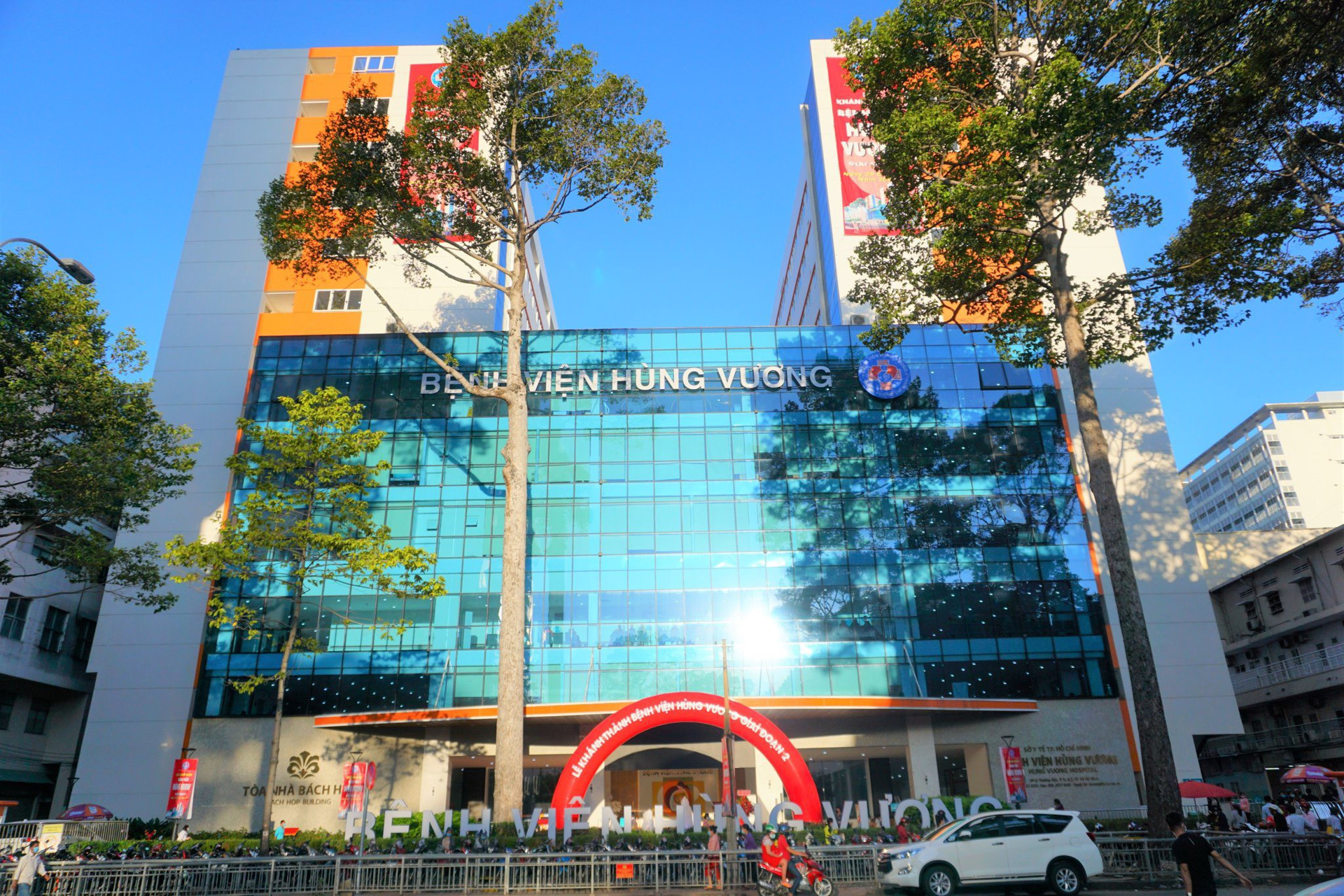 Bệnh viện Hùng Vương đứng thứ nhất trong bảng xếp hạng 10 bệnh viện tốt nhất TP.HCM.
