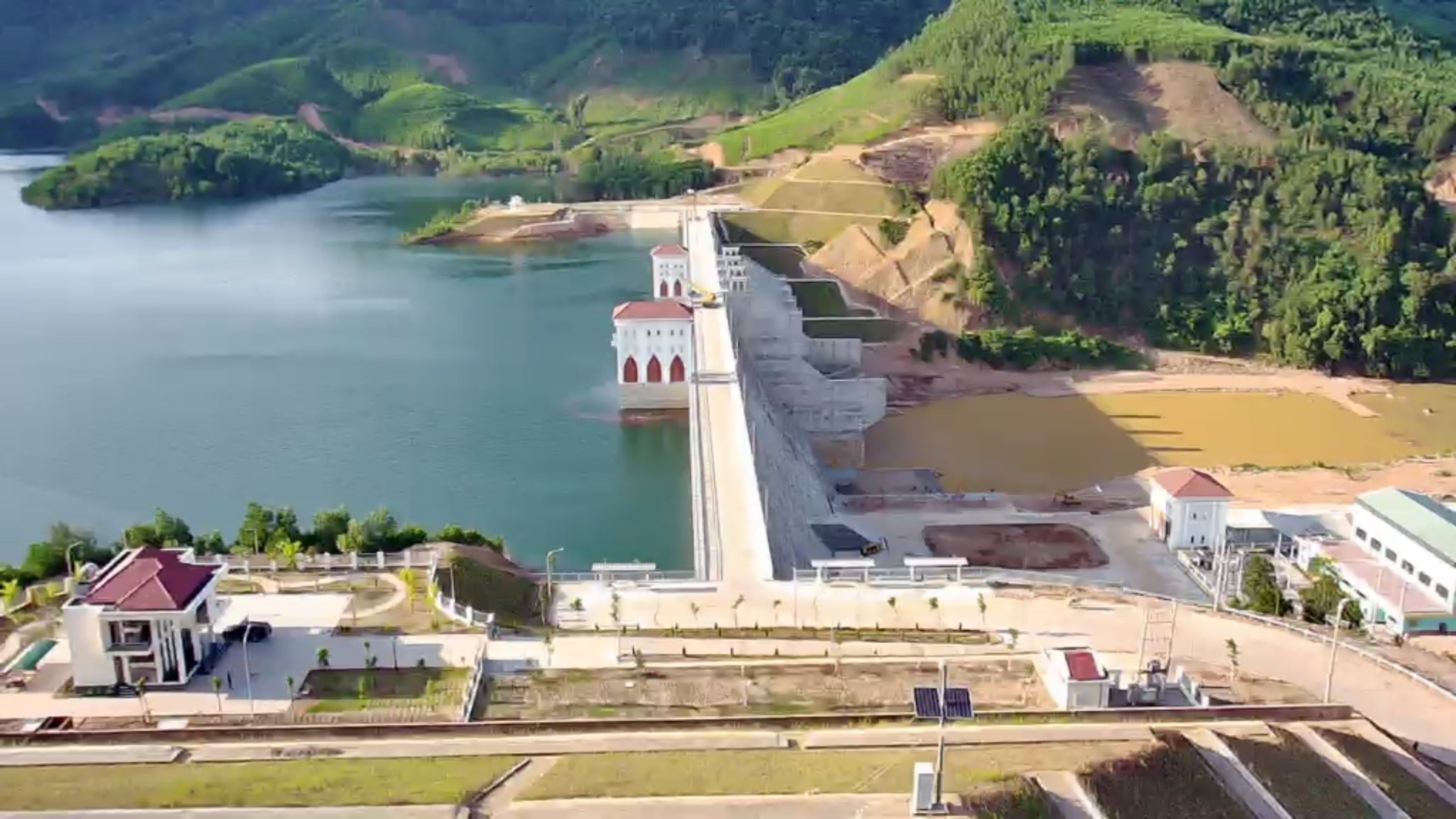 Tan My reservoir reportedly contains 166/219 million cubic meter of water by mid-July 2023. This construction has effectively promoted water supply for production in many provinces. Photo: MP.