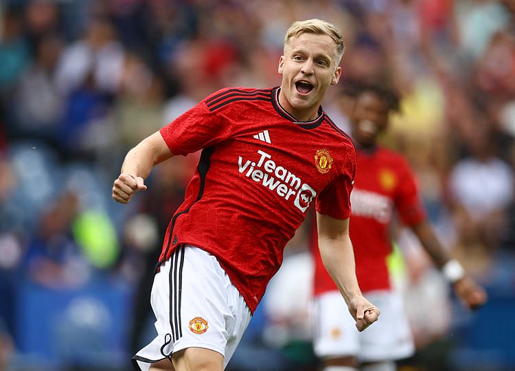 Donny Van de Beek ghi bàn duy nhất của trận đấu. Ảnh: Dailymail.