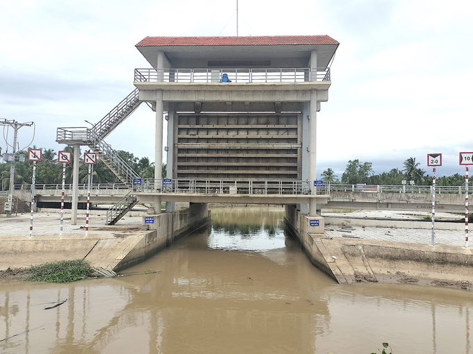 Toàn tỉnh Bến Tre đang có 1.687 cống ngăn mặn. Ảnh: Minh Đảm.