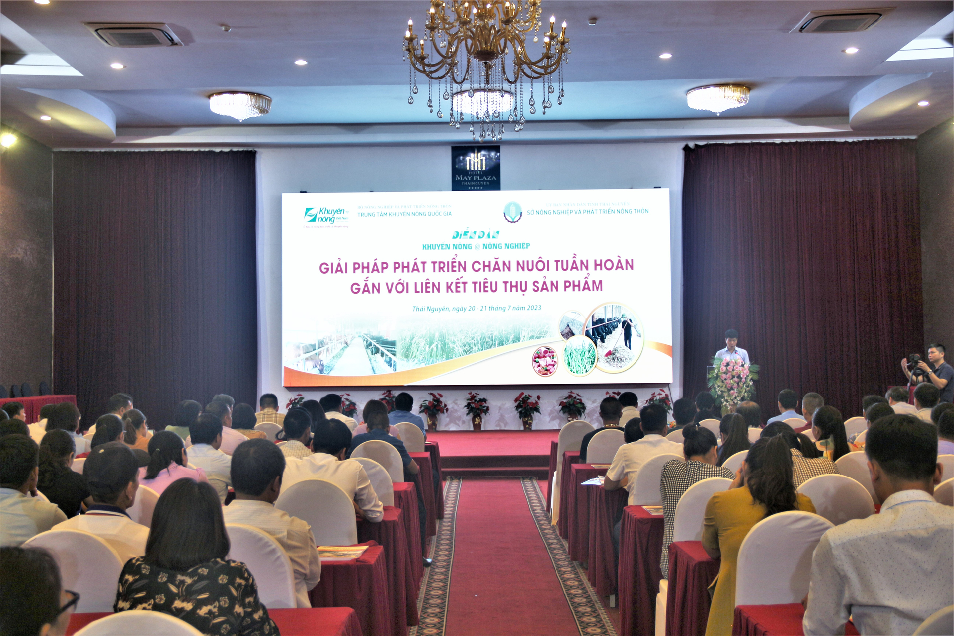 Extension@Agriculture Forum with the topic 'Solutions to develop circular livestock in association with product consumption linkage'. Photo: Pham Hieu.