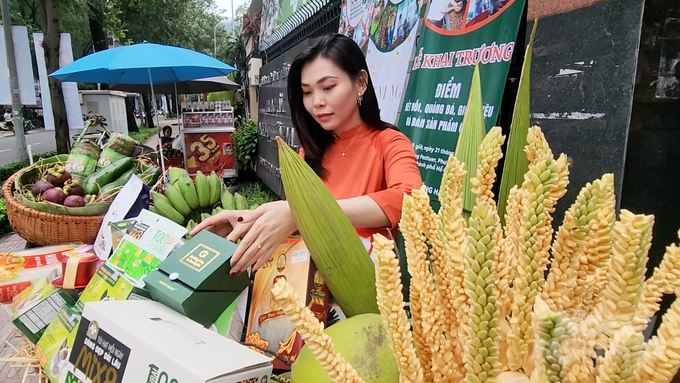 Thông qua điểm kết nối, khách hàng sẽ có cơ hội tìm hiểu thêm về quá trình vận hành doanh nghiệp, cách dùng người, cách đối mặt và giải quyết khó khăn. Ảnh: Minh Sáng.