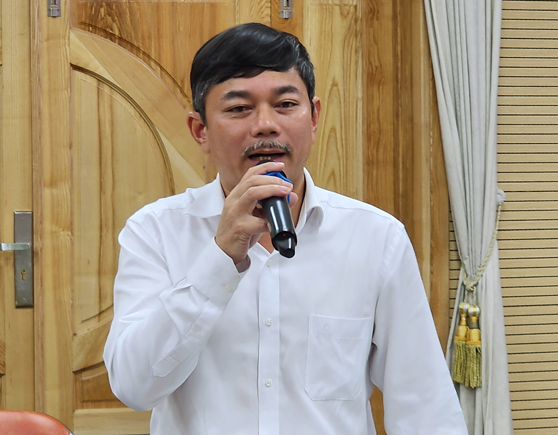 Mr. Tran Van Cao, Deputy Editor-in-Chief of the Vietnam Agriculture News, participated in the 'Online forum to connect the production, processing and export of brackish water shrimp in Vietnam'. Photo: Minh Sang.