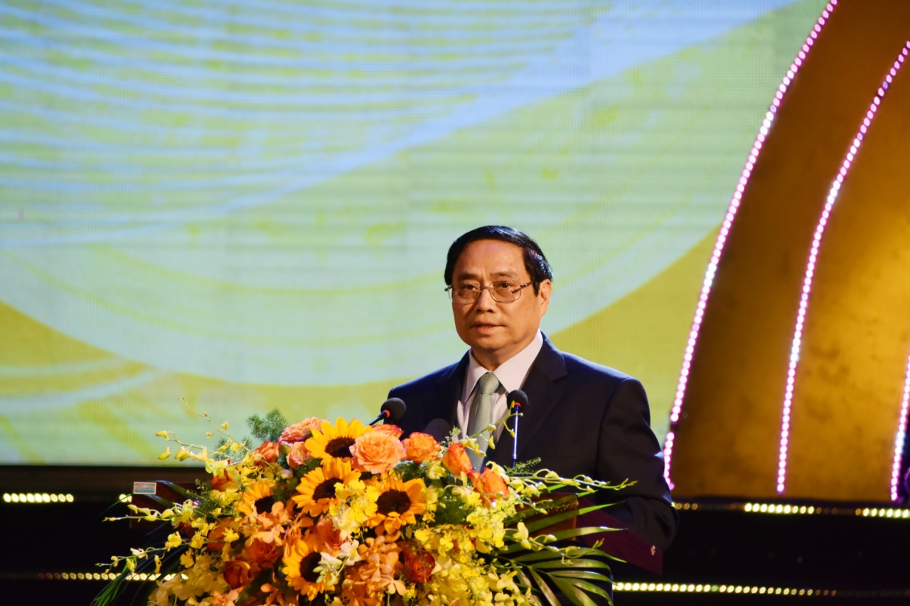 Thủ tướng Phạm Minh Chính phát biểu tại Hội nghị biểu dương người có công với cách mạng tiêu biểu toàn quốc năm 2023 tại thành phố Huế. Ảnh: CĐ.