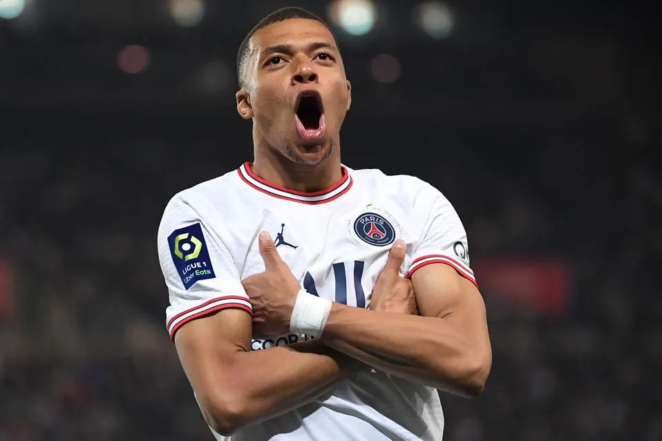 Al-Hilal muốn biến Kylian Mbappe thành cầu thủ đắt giá nhất mọi thời đại. Ảnh: AS.