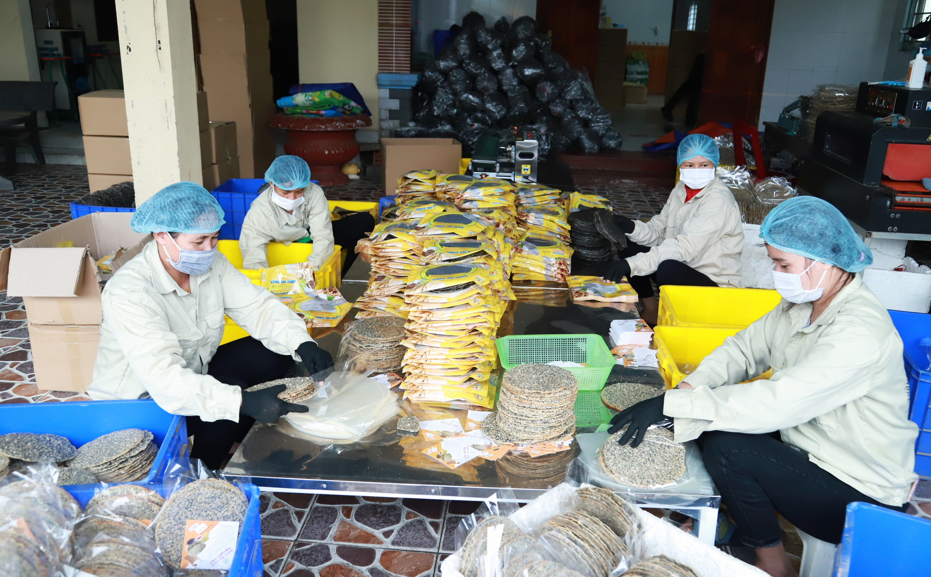 Nguyen Lam sesame rice cake is one of six Ha Tinh province's OCOP products to be exported to developed countries such as Russia, Japan, Australia, etc.